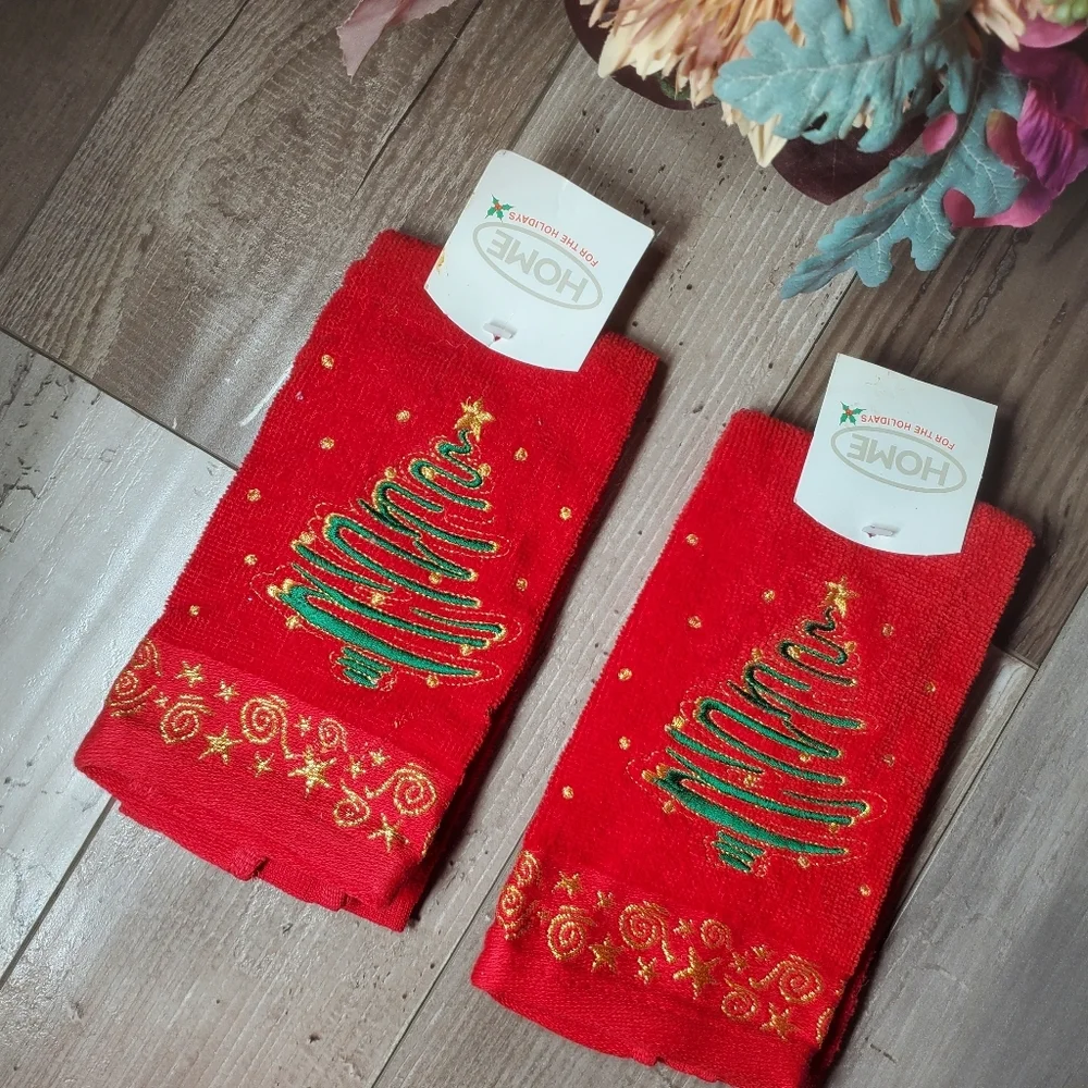 NWT HOME for the Holidays 2pc Christmas Tree Fingertip Towel Bundle Red Green